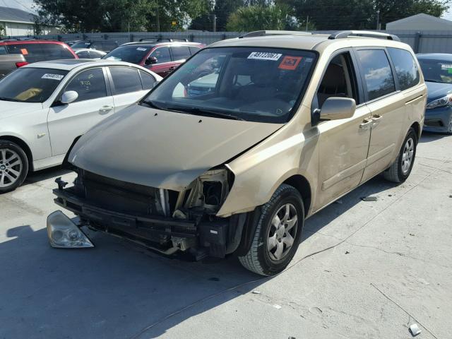 KNDMG4C32A6336693 - 2010 KIA SEDONA LX GOLD photo 2