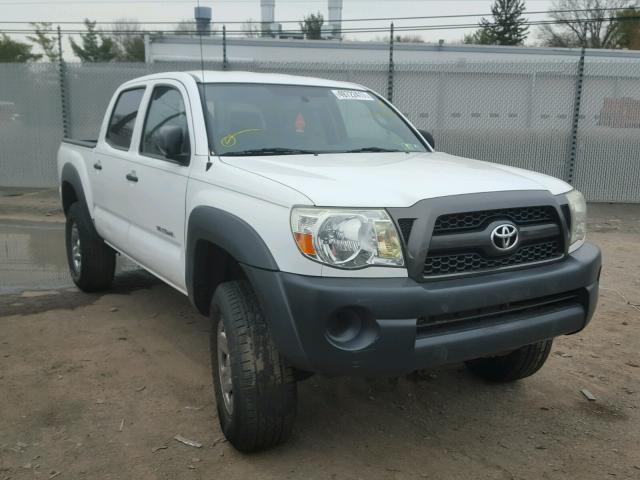 3TMLU4EN7BM071239 - 2011 TOYOTA TACOMA DOU WHITE photo 1