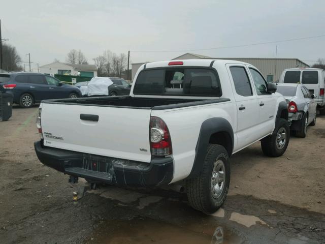 3TMLU4EN7BM071239 - 2011 TOYOTA TACOMA DOU WHITE photo 4