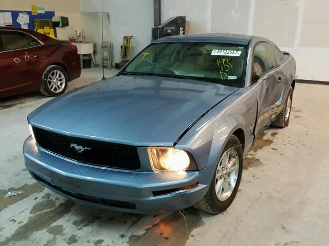 1ZVHT80N485147101 - 2008 FORD MUSTANG BLUE photo 2