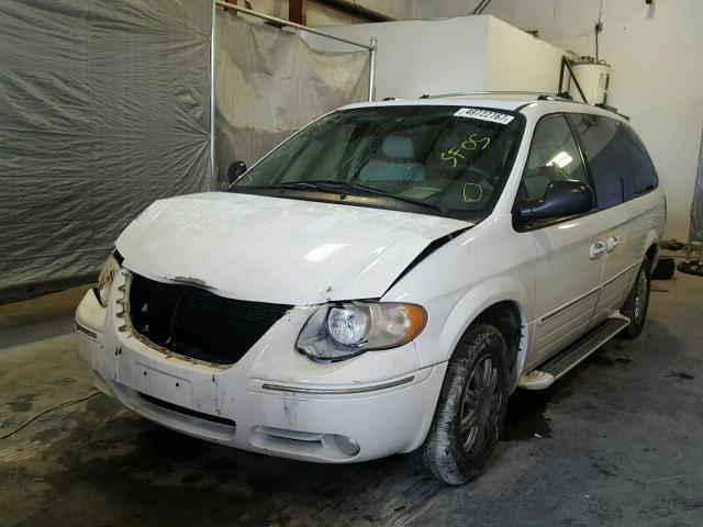 2C8GP64L45R198224 - 2005 CHRYSLER TOWN & COU WHITE photo 2