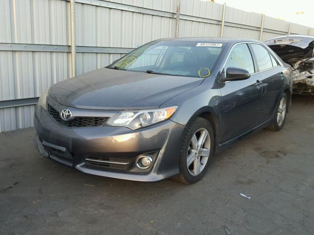 4T1BF1FKXCU139681 - 2012 TOYOTA CAMRY BASE GRAY photo 2