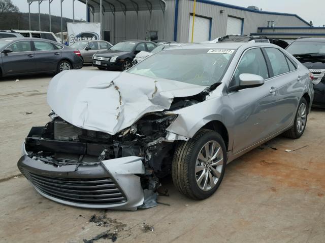 4T1BF1FK8HU438416 - 2017 TOYOTA CAMRY LE SILVER photo 2