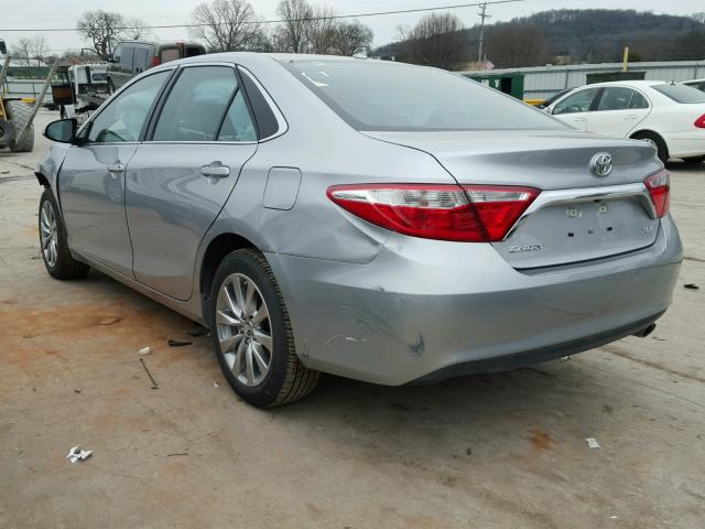 4T1BF1FK8HU438416 - 2017 TOYOTA CAMRY LE ვერცხლისფერი ფოტო 3