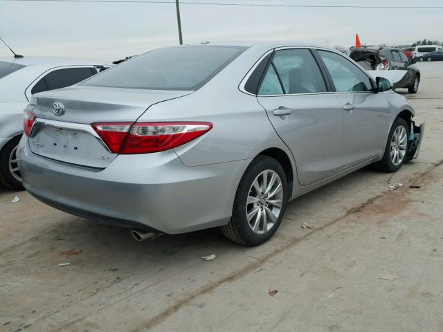 4T1BF1FK8HU438416 - 2017 TOYOTA CAMRY LE ვერცხლისფერი ფოტო 4