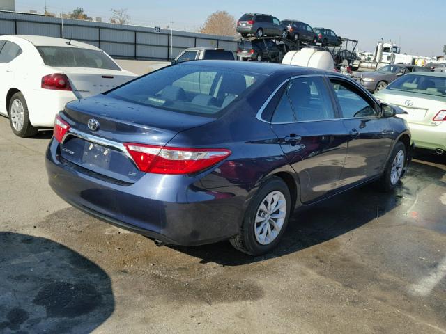 4T1BF1FK7FU991362 - 2015 TOYOTA CAMRY LE BLUE photo 4