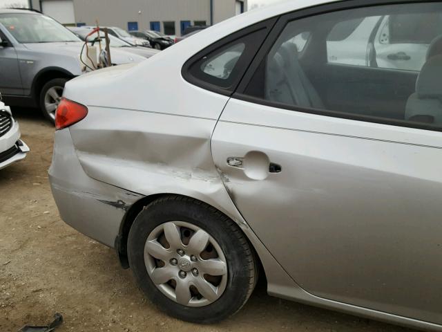 KMHDU46D38U289818 - 2008 HYUNDAI ELANTRA GL SILVER photo 9