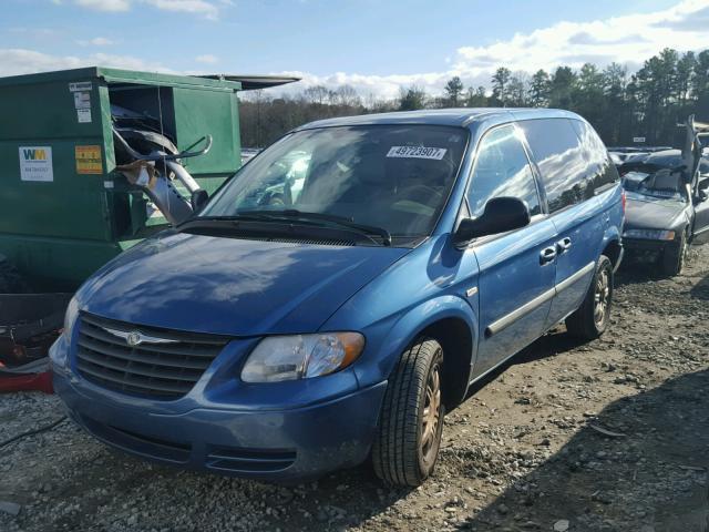 1C4GP45R05B253923 - 2005 CHRYSLER TOWN & COU BLUE photo 2