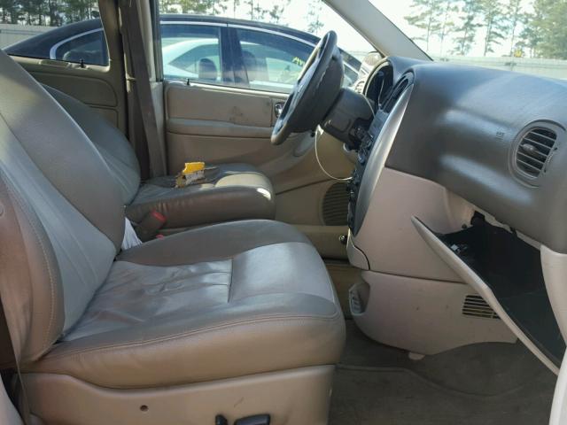 1C4GP45R05B253923 - 2005 CHRYSLER TOWN & COU BLUE photo 5