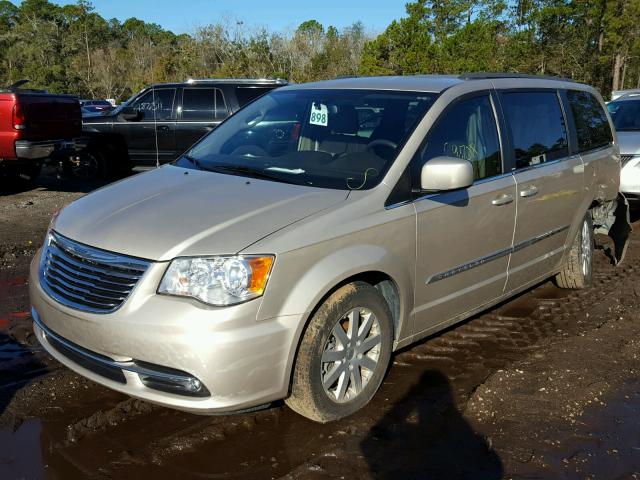 2C4RC1BG4DR508479 - 2013 CHRYSLER TOWN & COU TAN photo 2