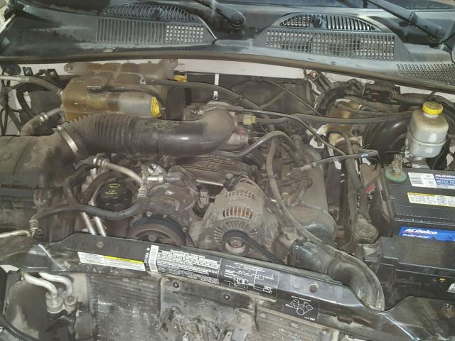 1J4GL48K25W681683 - 2005 JEEP LIBERTY SP WHITE photo 7