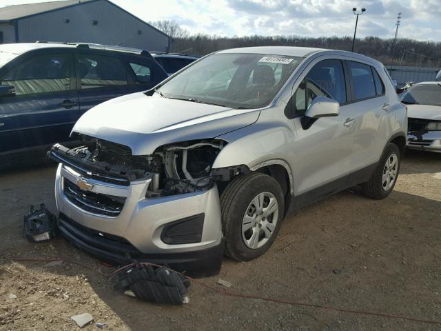 KL7CJKSB6FB258666 - 2015 CHEVROLET TRAX LS SILVER photo 2