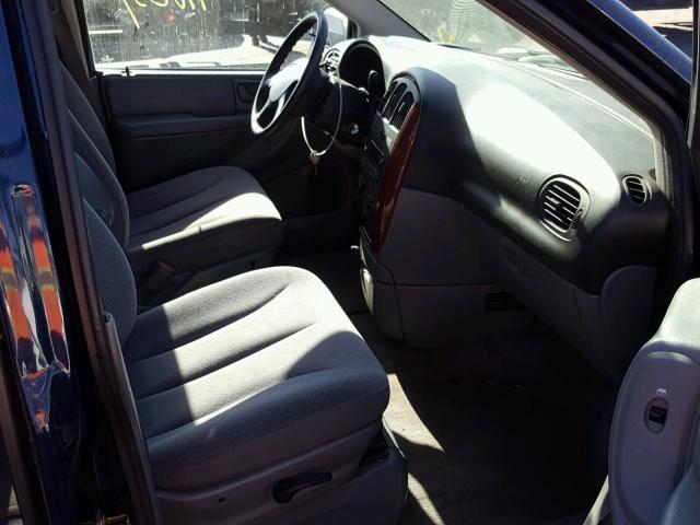 1A4GP45RX6B691828 - 2006 CHRYSLER TOWN & COU BLUE photo 5