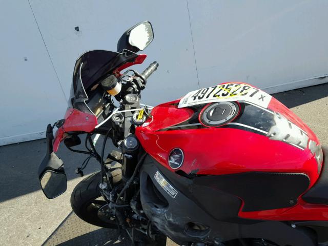 JH2SC5979FK400060 - 2015 HONDA CBR1000 RR RED photo 5