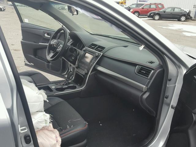 4T1BF1FK6HU406967 - 2017 TOYOTA CAMRY LE ნაცრისფერი ფოტო 5