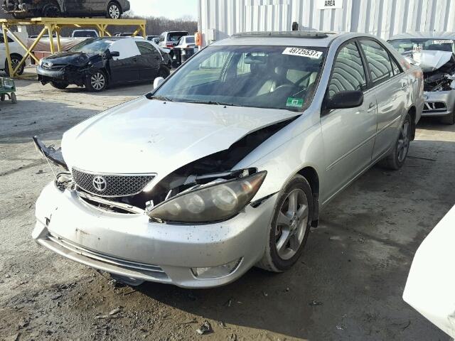 JTDBA32K860026540 - 2006 TOYOTA CAMRY SE SILVER photo 2