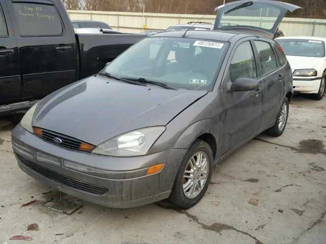 3FAFP37323R173942 - 2003 FORD FOCUS ZX5 GRAY photo 2