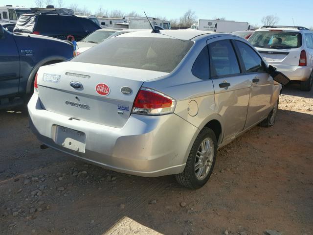 1FAHP35N28W109949 - 2008 FORD FOCUS SE SILVER photo 4