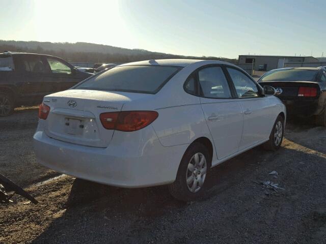 KMHDU46D48U350139 - 2008 HYUNDAI ELANTRA GL WHITE photo 4