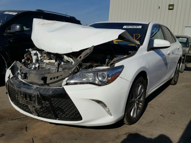 4T1BF1FK6HU618235 - 2017 TOYOTA CAMRY LE WHITE photo 2