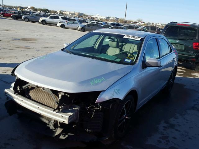 3FAHP0HA3BR210581 - 2011 FORD FUSION SE SILVER photo 2