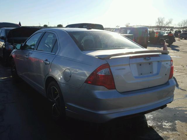 3FAHP0HA3BR210581 - 2011 FORD FUSION SE SILVER photo 3