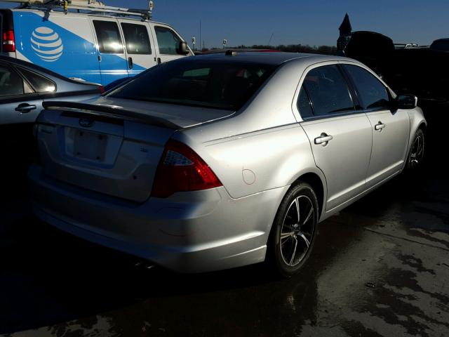 3FAHP0HA3BR210581 - 2011 FORD FUSION SE SILVER photo 4