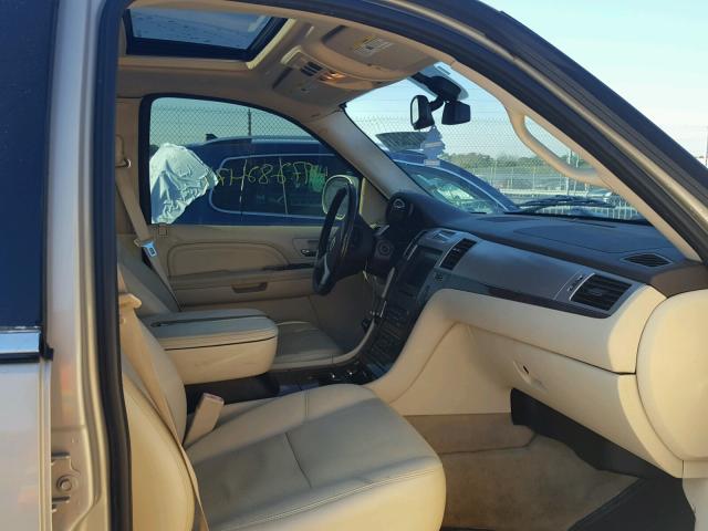 1GYFK66888R235638 - 2008 CADILLAC ESCALADE E BEIGE photo 5