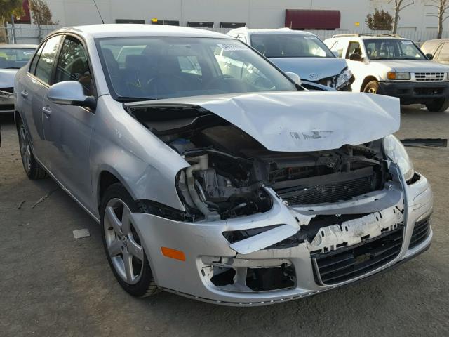 3VWAZ7AJ8AM127553 - 2010 VOLKSWAGEN JETTA LIMI SILVER photo 1