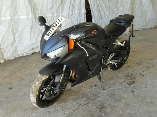 JH2SC5906GK800288 - 2016 HONDA CBR1000 RR BLACK photo 2