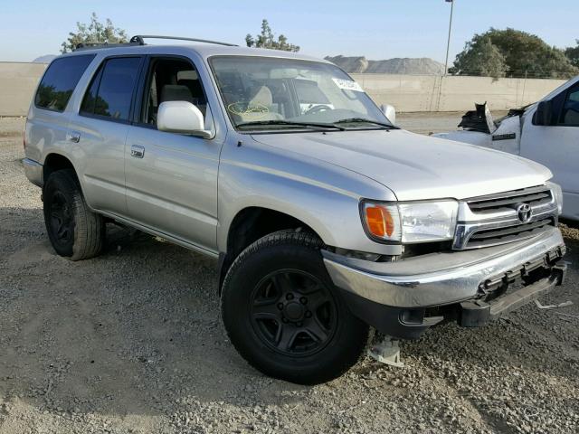 JT3GN86R820233586 - 2002 TOYOTA 4RUNNER SR SILVER photo 1