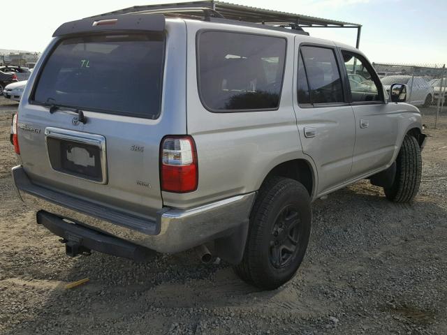 JT3GN86R820233586 - 2002 TOYOTA 4RUNNER SR SILVER photo 4