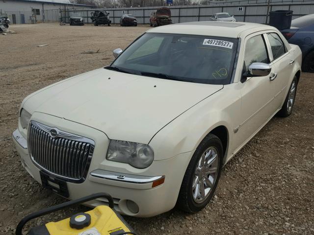 2C3AA63H65H658855 - 2005 CHRYSLER 300C CREAM photo 2