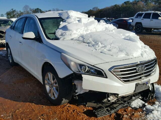 5NPE24AF7FH068995 - 2015 HYUNDAI SONATA SE WHITE photo 1