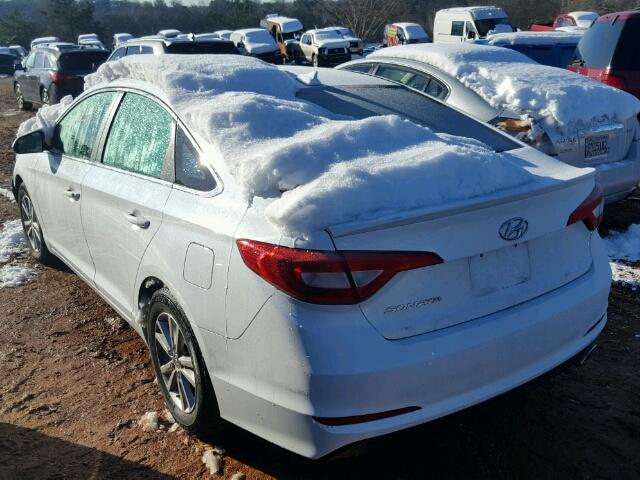 5NPE24AF7FH068995 - 2015 HYUNDAI SONATA SE WHITE photo 3