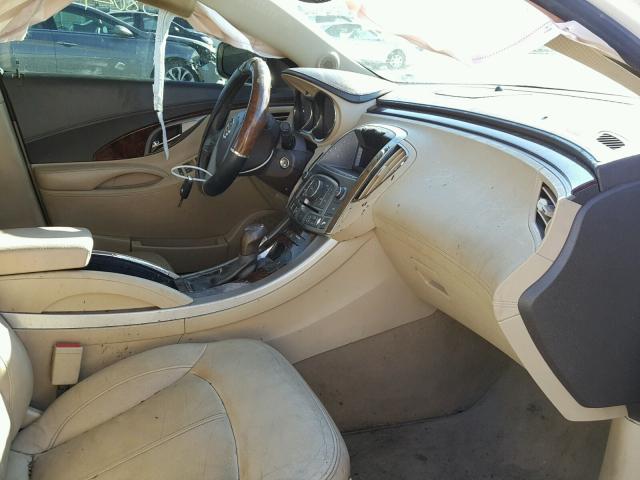 1G4GC5EG3AF169402 - 2010 BUICK LACROSSE C WHITE photo 5