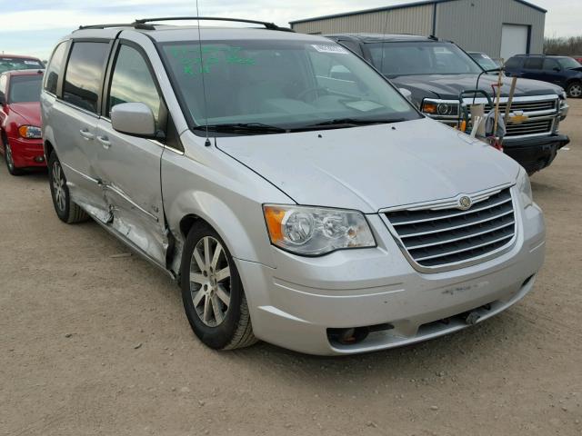 2A8HR54179R639836 - 2009 CHRYSLER TOWN & COU SILVER photo 1