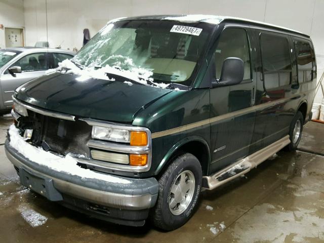 1GBFG15R321131914 - 2002 CHEVROLET EXPRESS G1 GREEN photo 2