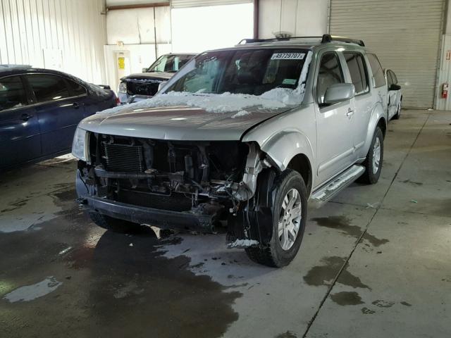 5N1AR18W66C663097 - 2006 NISSAN PATHFINDER SILVER photo 2