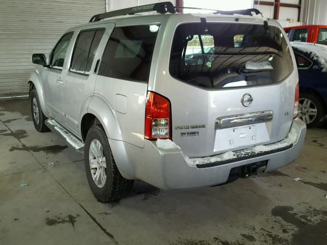 5N1AR18W66C663097 - 2006 NISSAN PATHFINDER SILVER photo 3