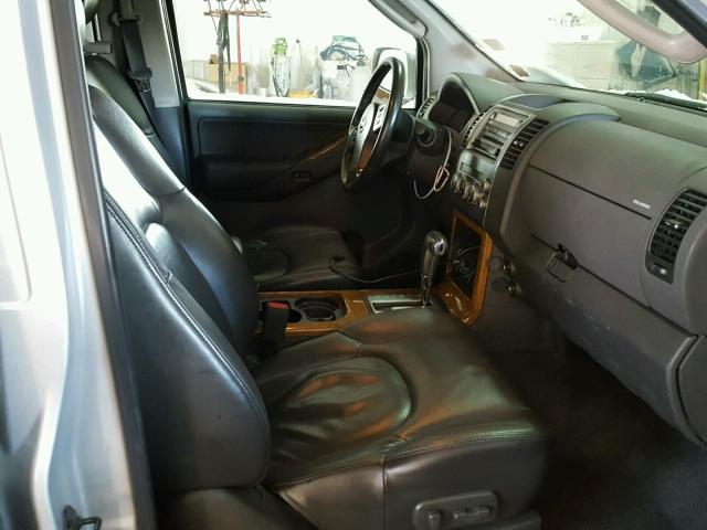 5N1AR18W66C663097 - 2006 NISSAN PATHFINDER SILVER photo 5