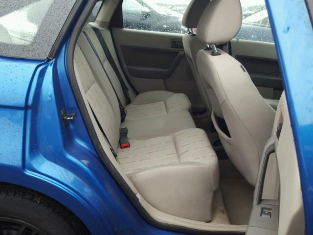 1FAHP3FN0AW299464 - 2010 FORD FOCUS SE BLUE photo 6