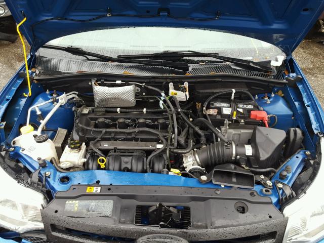 1FAHP3FN0AW299464 - 2010 FORD FOCUS SE BLUE photo 7