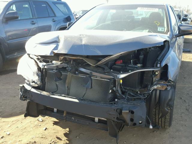 4T1BF1FK0HU370399 - 2017 TOYOTA CAMRY LE ნაცრისფერი ფოტო 9