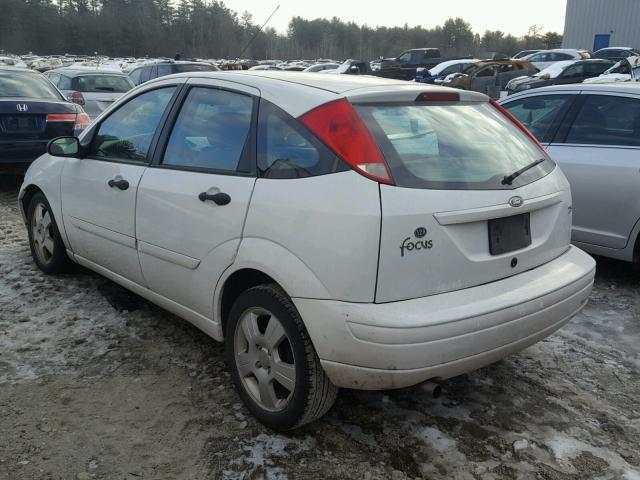 3FAFP37Z44R121363 - 2004 FORD FOCUS ZX5 WHITE photo 3