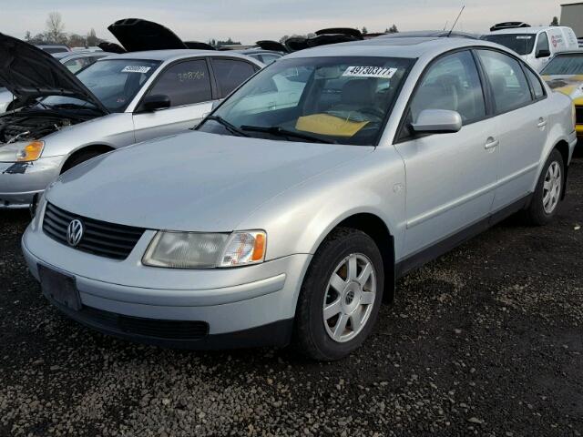 WVWAH63B11P027245 - 2001 VOLKSWAGEN PASSAT GLS SILVER photo 2