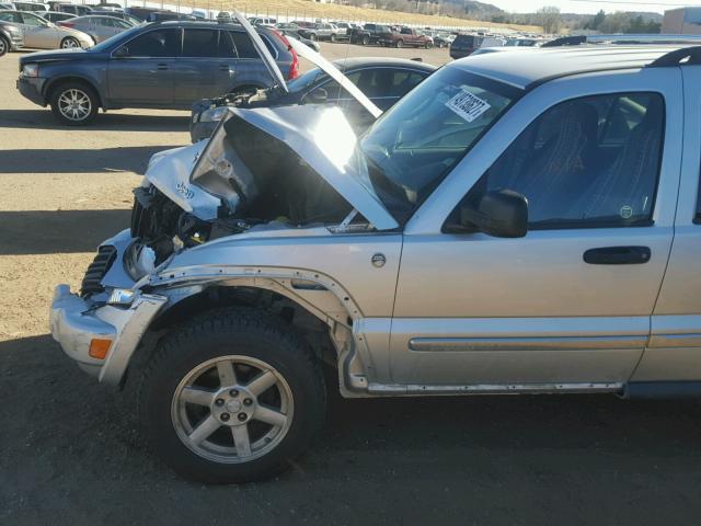 1J4GL58KX7W647743 - 2007 JEEP LIBERTY LI SILVER photo 9