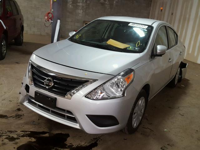 3N1CN7AP8HL870115 - 2017 NISSAN VERSA S SILVER photo 2