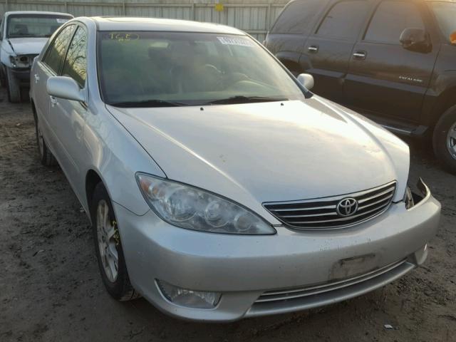 4T1BE30K15U514867 - 2005 TOYOTA CAMRY LE SILVER photo 1