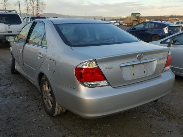 4T1BE30K15U514867 - 2005 TOYOTA CAMRY LE ვერცხლისფერი ფოტო 3
